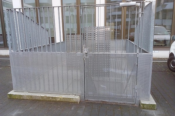 Zäune und Absperrungen