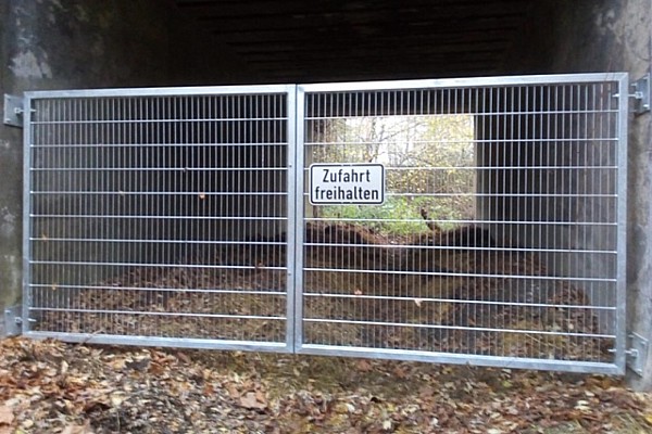 Zäune und Absperrungen