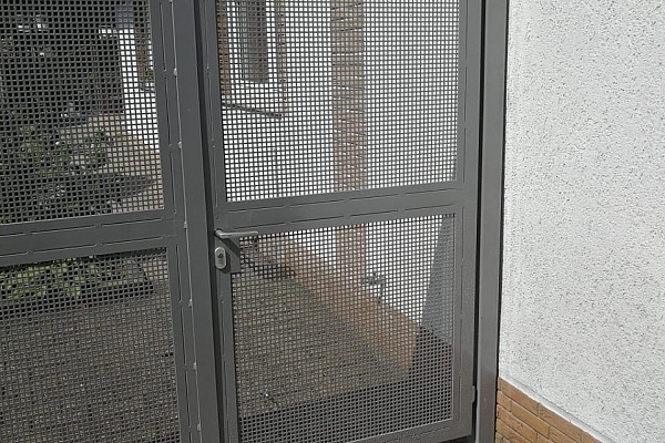 Zäune und Absperrungen