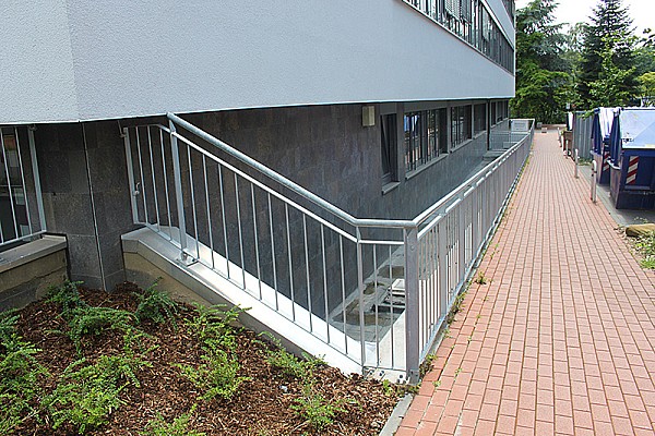 Zäune und Absperrungen